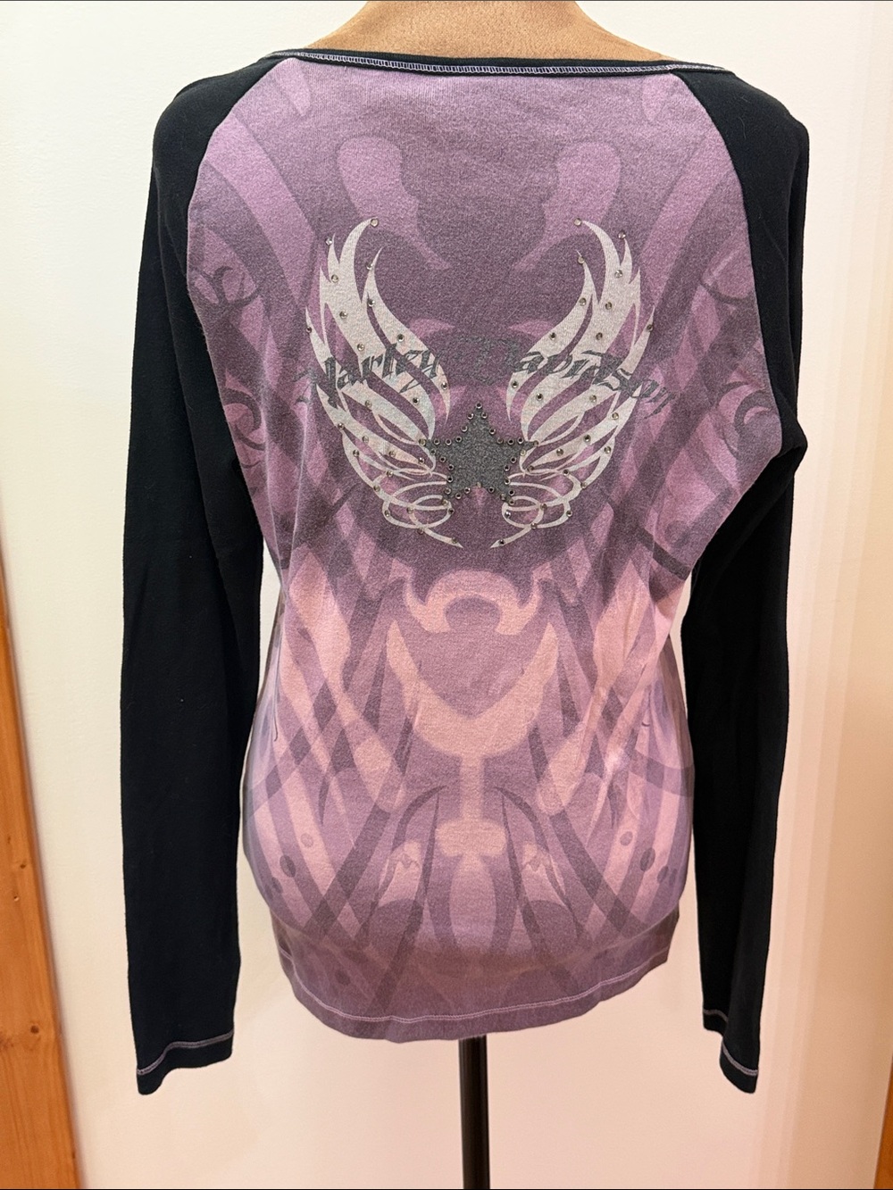 Harley-Davidson Purple V Neck Long Sleeve Top with Black Sleeves Medium NWOT - Picture 4 of 6